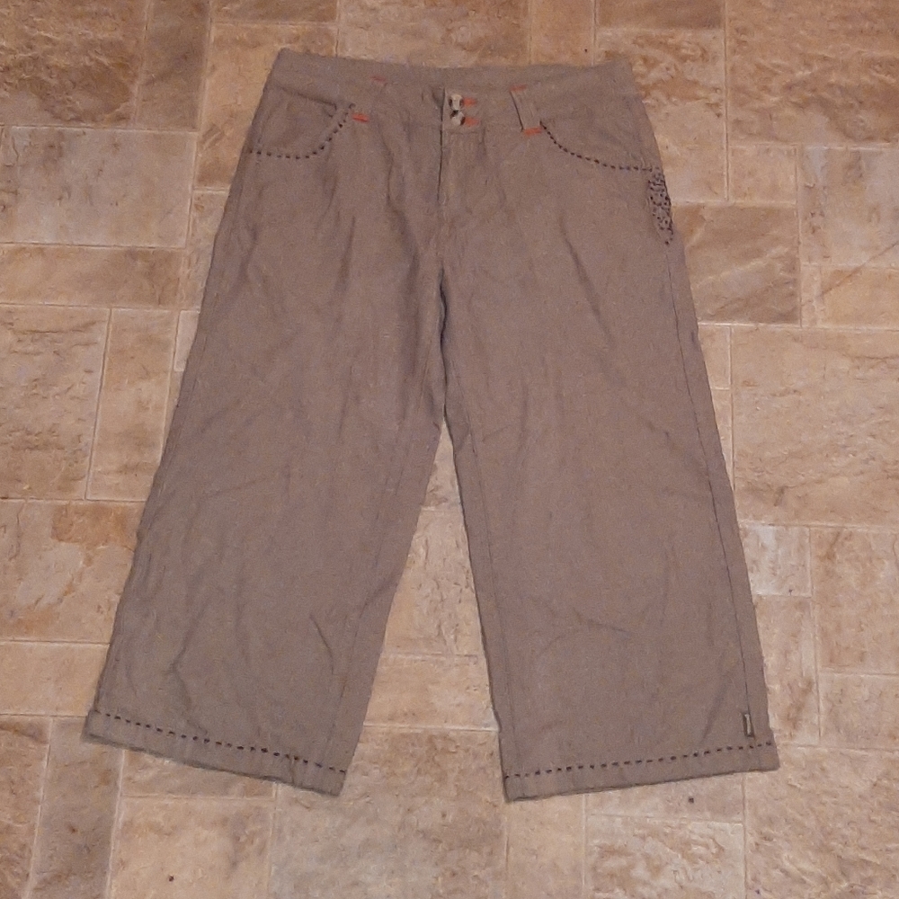 womens tan capris